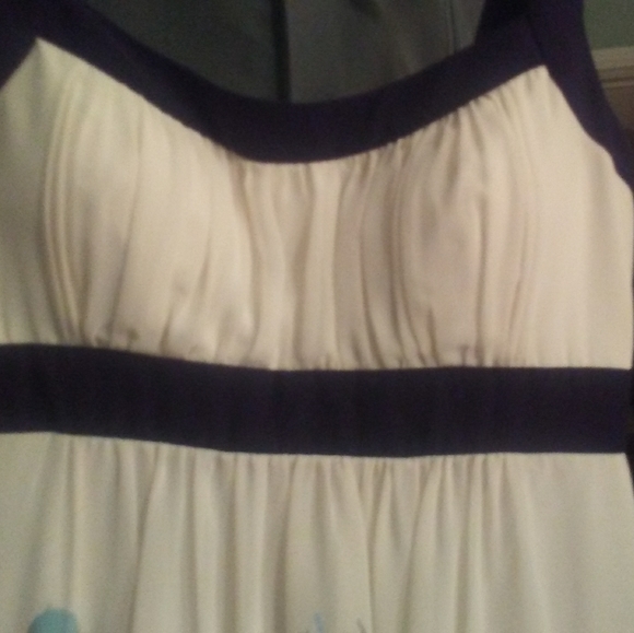 Cream dress with black outline and floral overlay - Picture 2 of 5